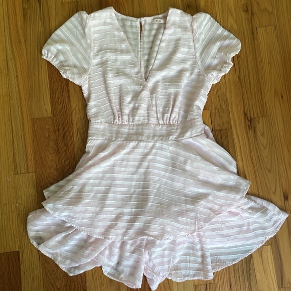 Francesca’s Textured Tie Back Romper - Picture 4 of 5